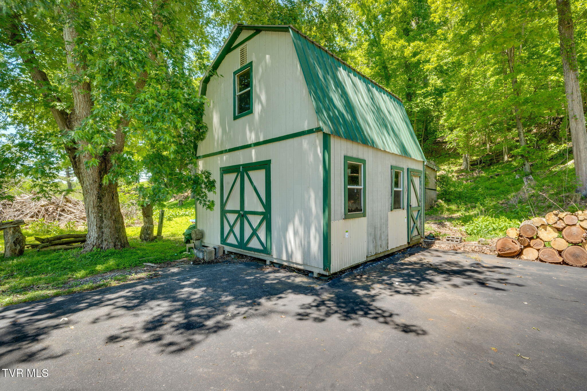 1656 Fall Creek Road Kingsport, TN 37664 - Photo 30 of 40 045