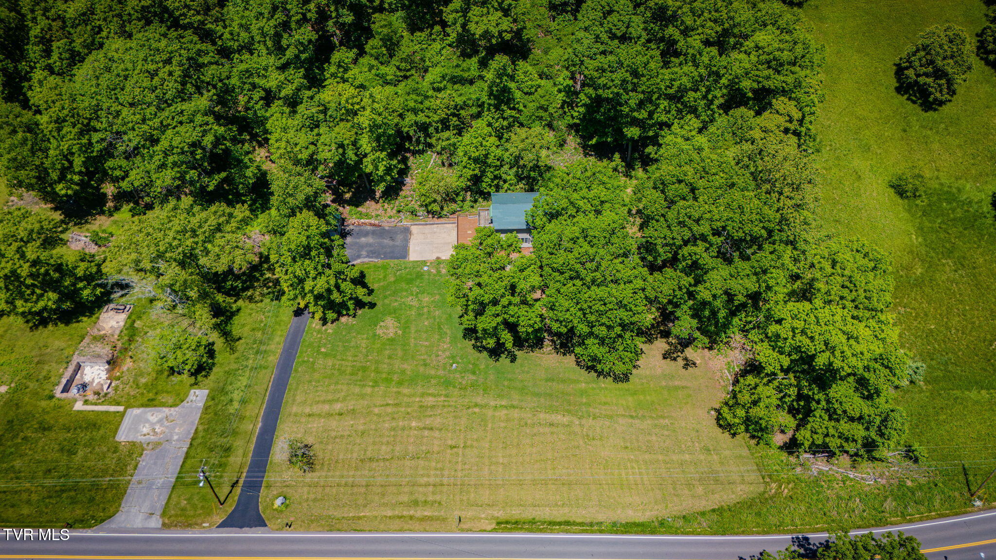 1656 Fall Creek Road Kingsport, TN 37664 - Photo 32 of 40 102