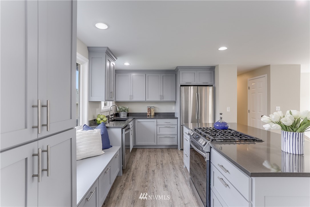5208 Northeast 24th Street Renton, WA 98059 - Photo 13 of 31