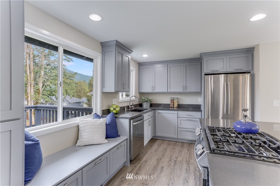 5208 Northeast 24th Street Renton, WA 98059 - Photo 14 of 31
