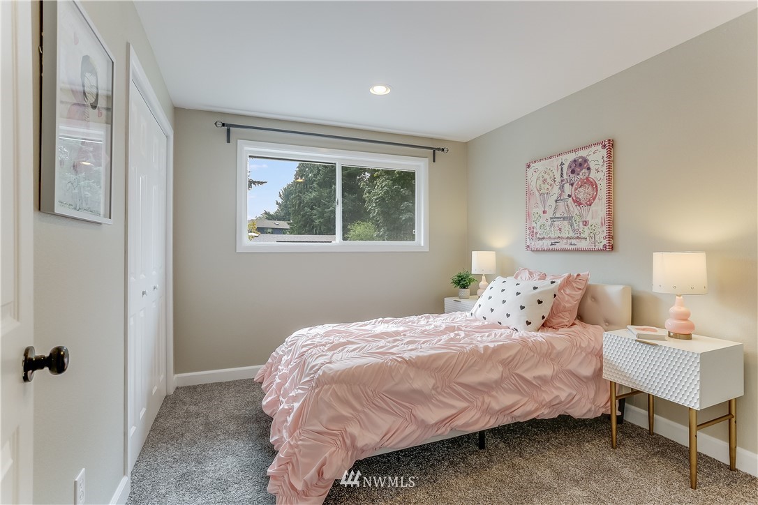 5208 Northeast 24th Street Renton, WA 98059 - Photo 18 of 31
