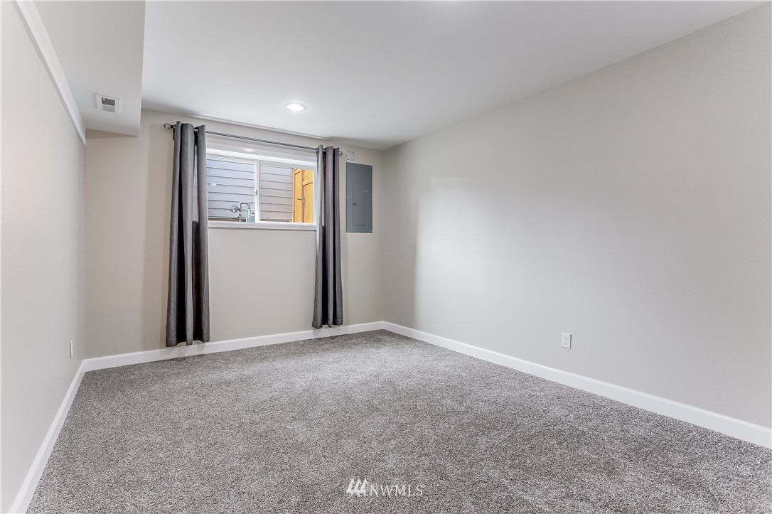 5208 Northeast 24th Street Renton, WA 98059 - Photo 24 of 31