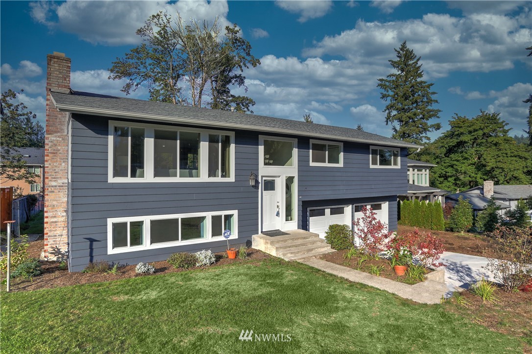 5208 Northeast 24th Street Renton, WA 98059 - Photo 4 of 31