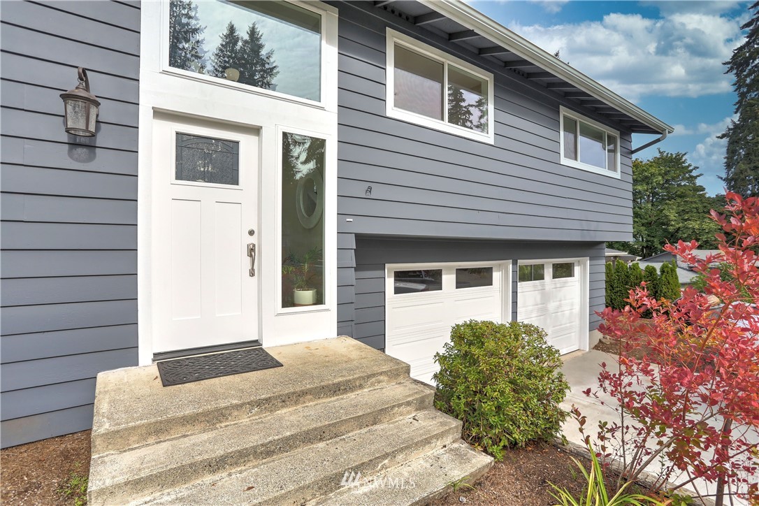 5208 Northeast 24th Street Renton, WA 98059 - Photo 5 of 31