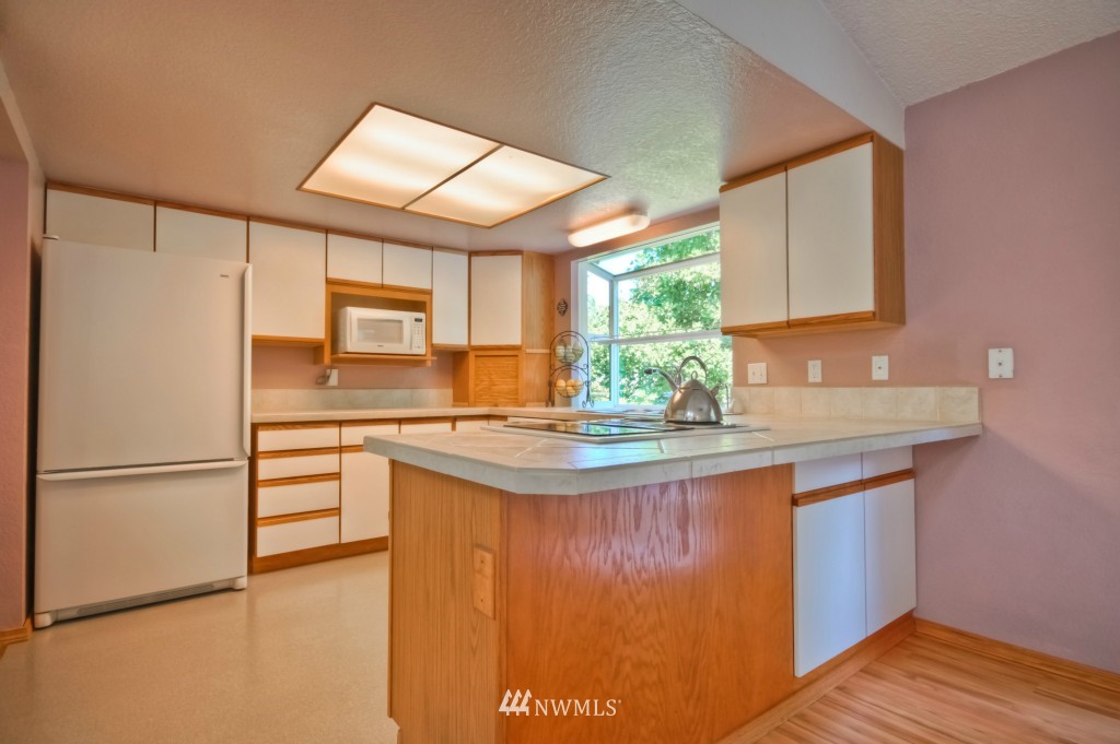 7831 185th Place Southwest Edmonds, WA 98026 - Photo 5 of 15 Gallery Image 5