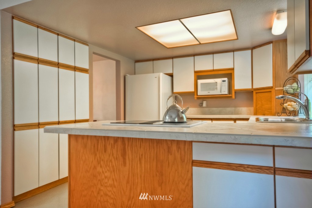 7831 185th Place Southwest Edmonds, WA 98026 - Photo 6 of 15 Gallery Image 6