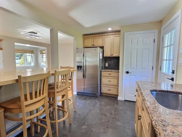 $3,100 | 31 Grove Street, Unit A, Sayville, NY 11782