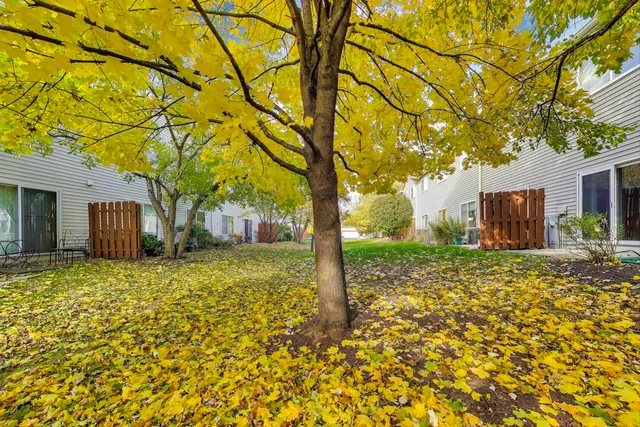 $335,000 | 2271 Stoughton Circle, Aurora, IL 60502