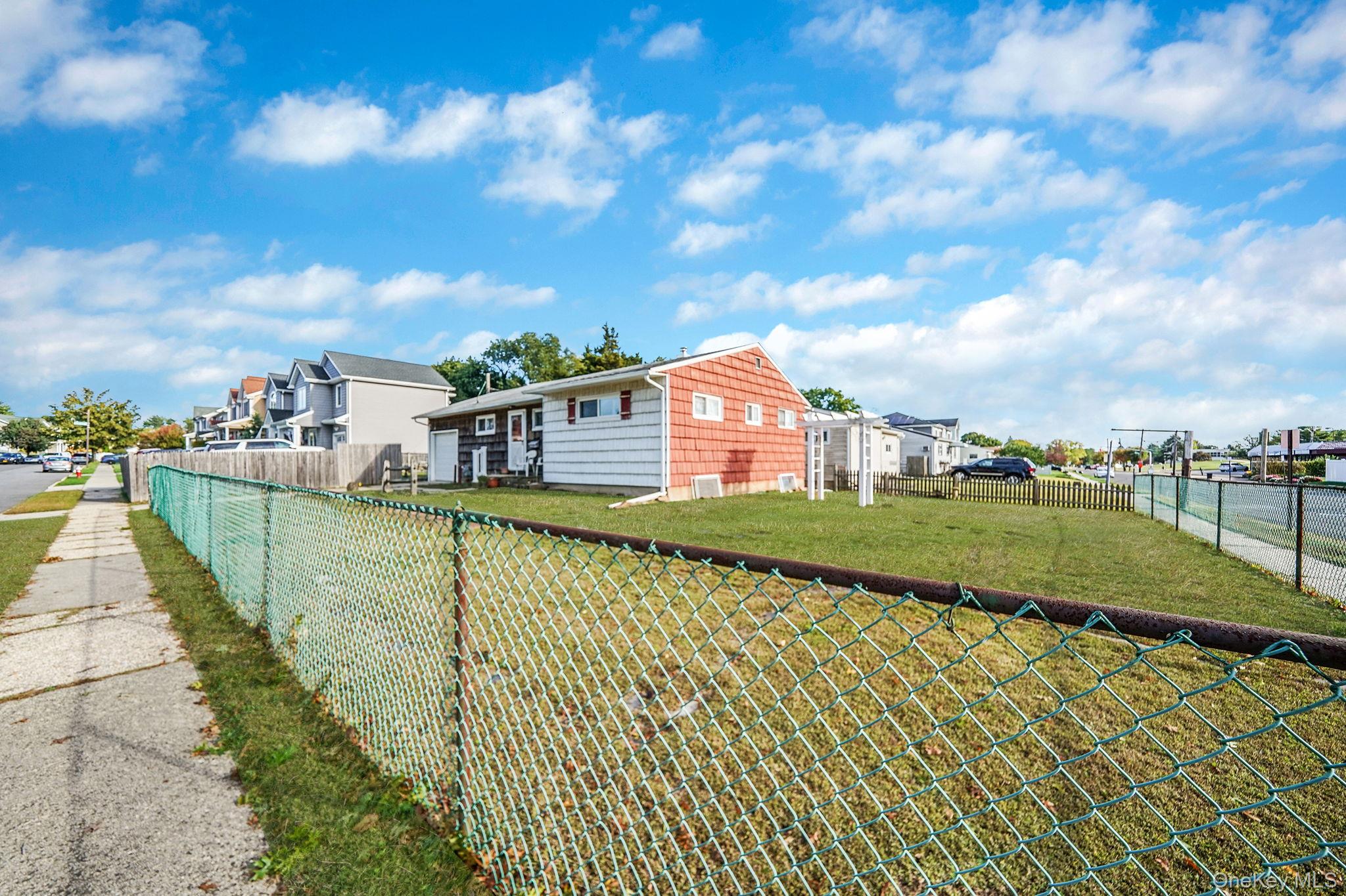 2 Sydney Street Plainview, NY 11803 - Photo 3 of 26