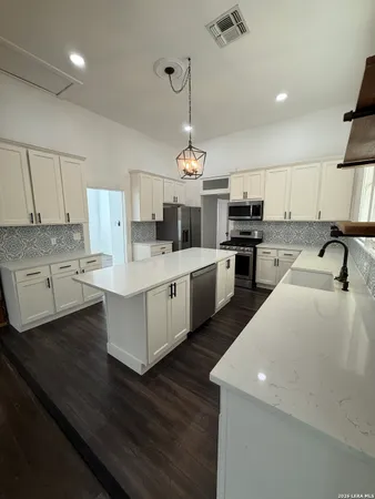 $2,300 | 306 Florida Street, San Antonio, TX 78210