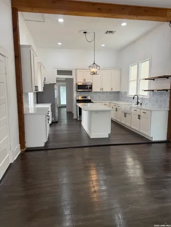 $2,300 | 306 Florida Street, San Antonio, TX 78210