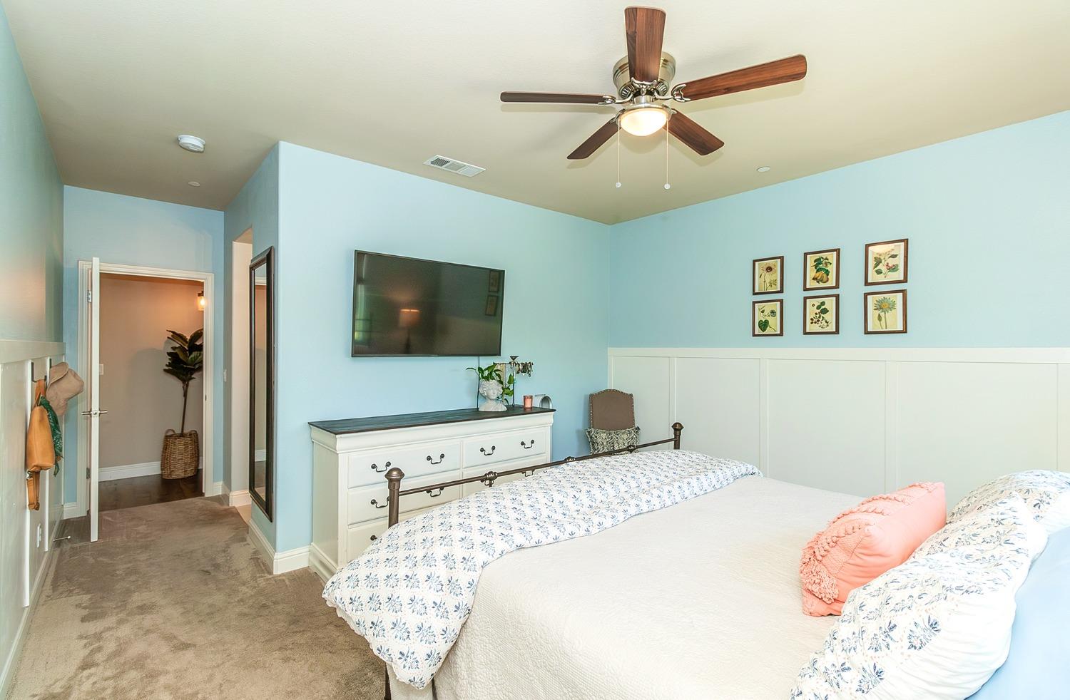 2716 Pontiac Avenue Clovis, CA 93611 - Photo 18 of 32 a bedroom with a bed and a flat screen tv