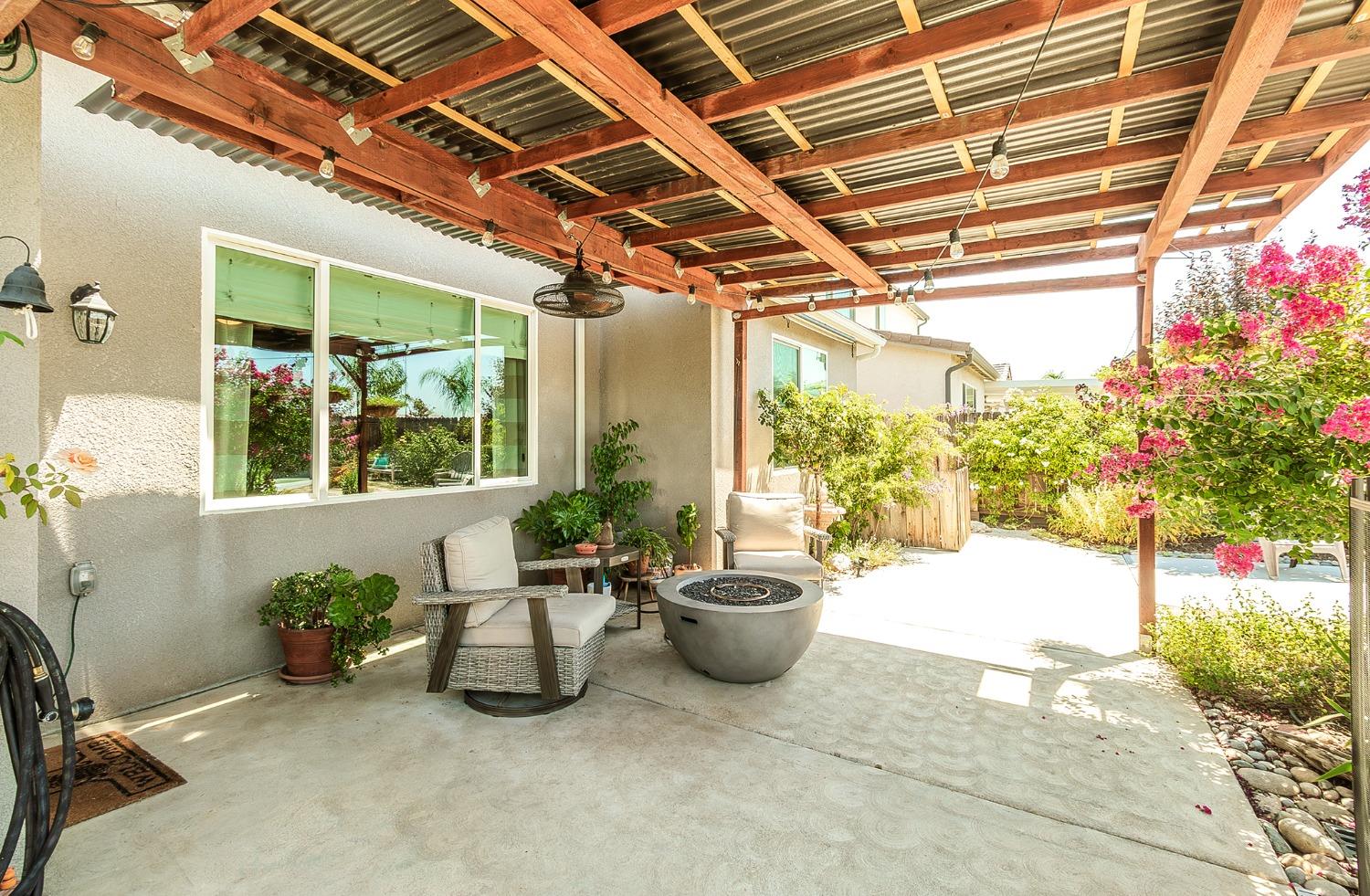 2716 Pontiac Avenue Clovis, CA 93611 - Photo 28 of 32 a view of a patio with plants and chairs