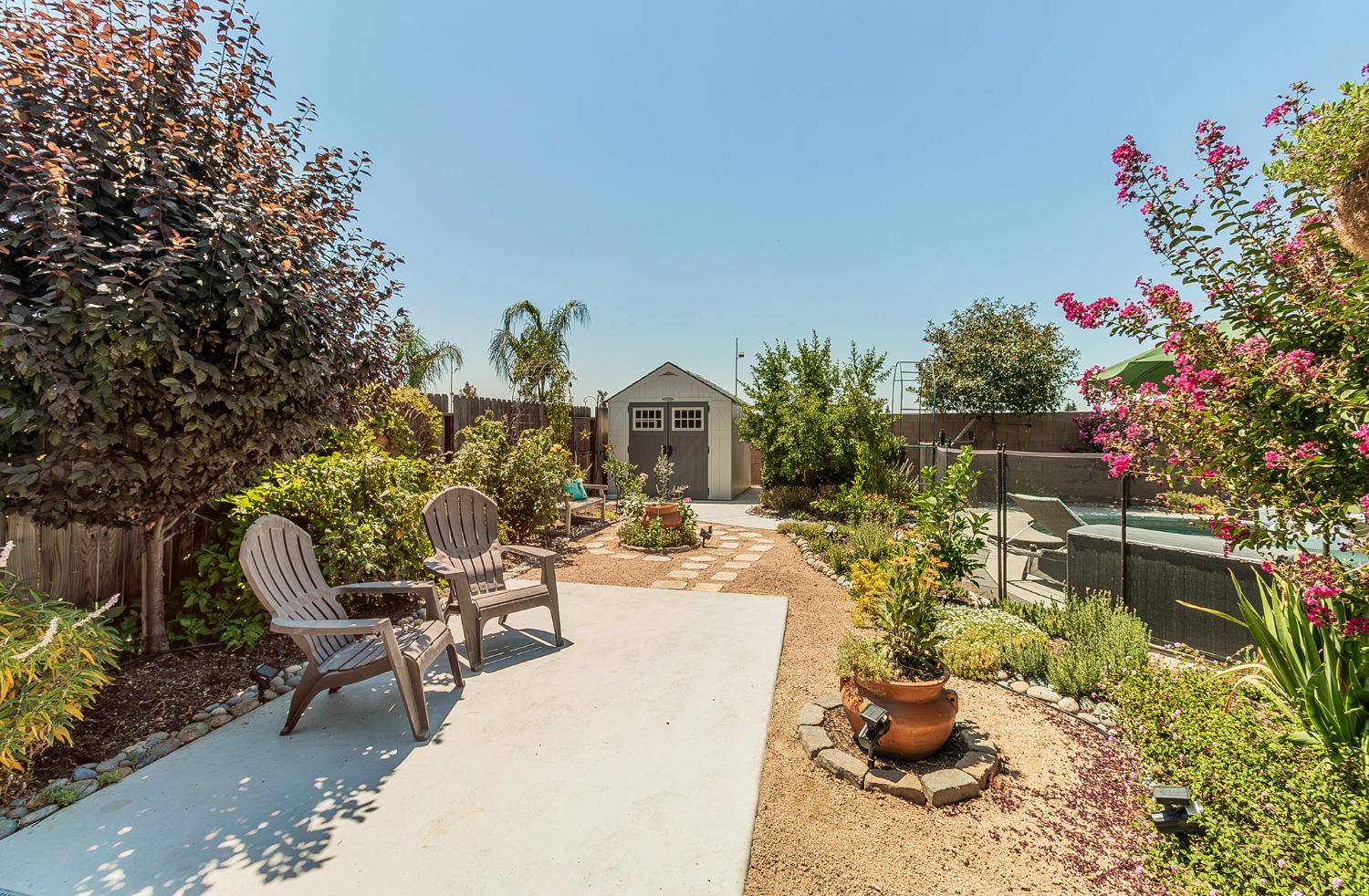 2716 Pontiac Avenue Clovis, CA 93611 - Photo 30 of 32 a view of a backyard with sitting area