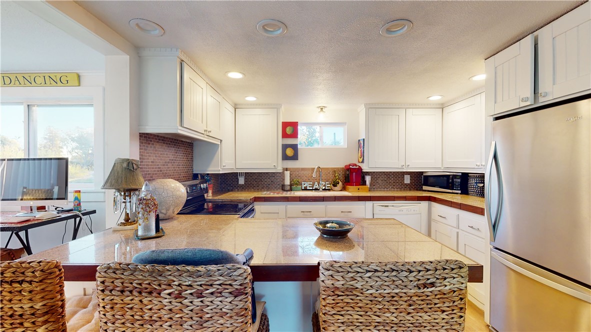 34 Goose Island Road Narragansett, RI 02882 - Photo 5 of 38