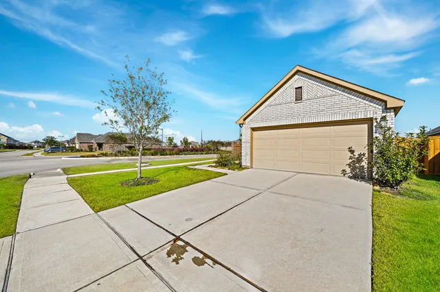 a view of yellow house with a yard