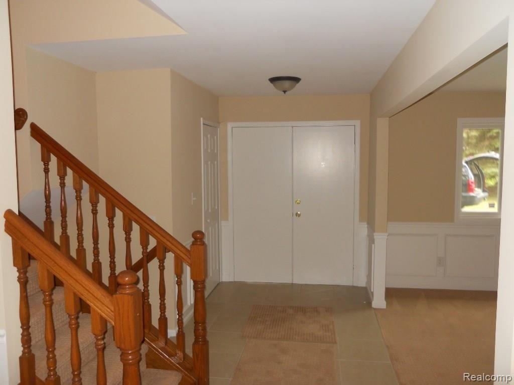 1201 Brewster Road Rochester, MI 48306 - Photo 12 of 24 DSCN8113 (1024x768).jpg