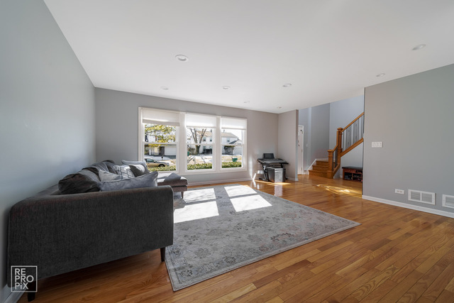 1311 Devonshire Road Buffalo Grove, IL 60089 - Photo 3 of 15