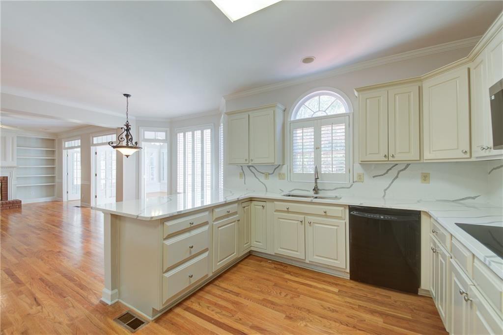 2020 Ridge Gate Drive Cumming, GA 30041 - Photo 4 of 37