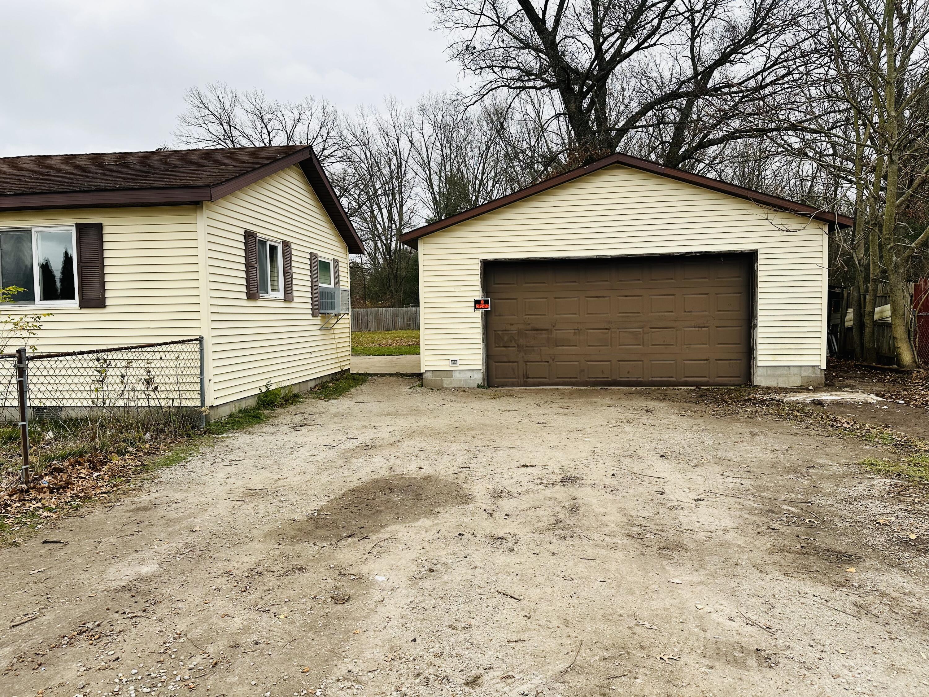 2836 Whitehall Road Muskegon, MI 49445 - Photo 2 of 43 D6592104-6C53-4E75-A23D-E710237CA628