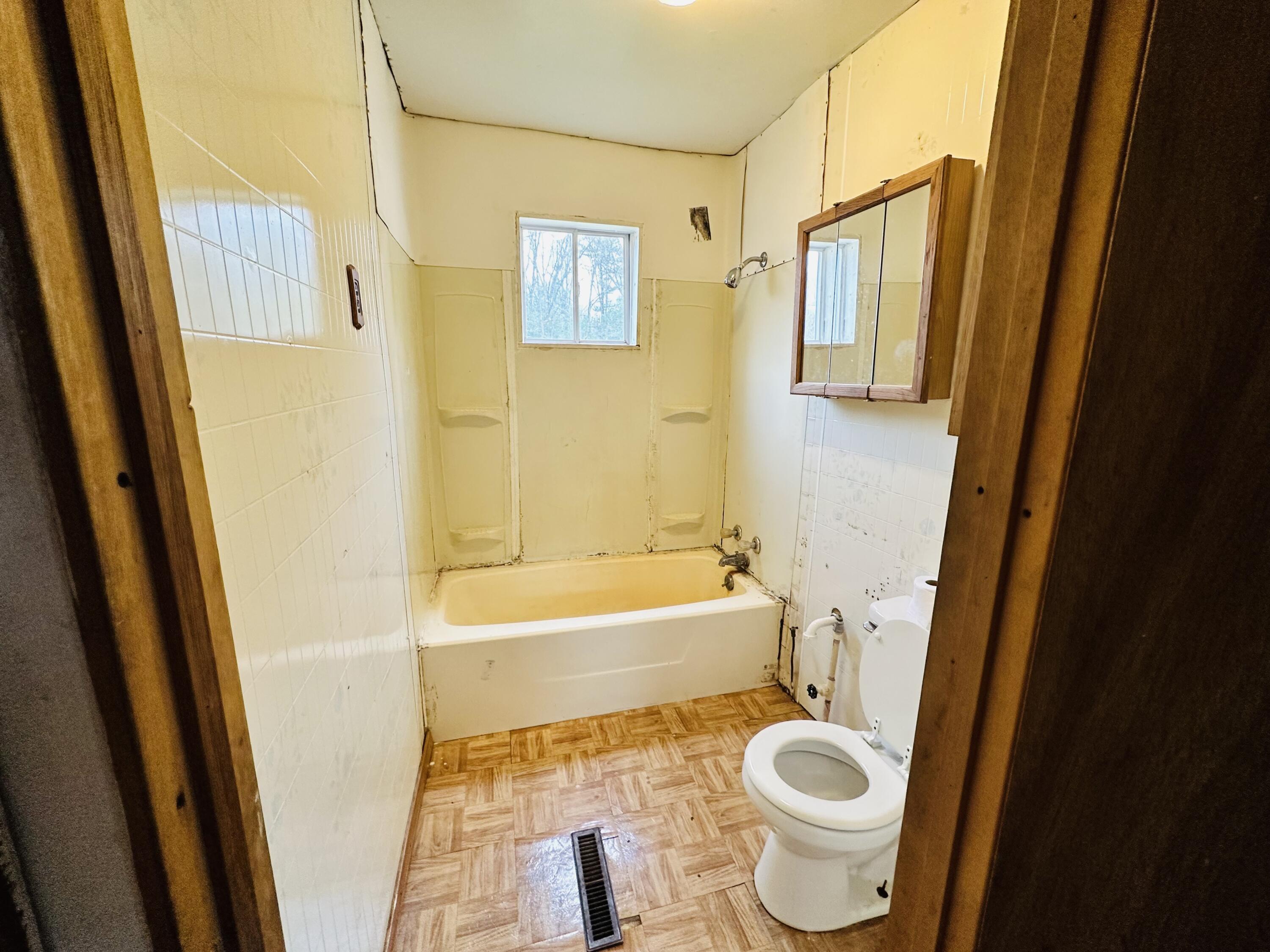 2836 Whitehall Road Muskegon, MI 49445 - Photo 33 of 43 27C9F9BD-D244-498D-ACAA-14E4E4E4FBFB