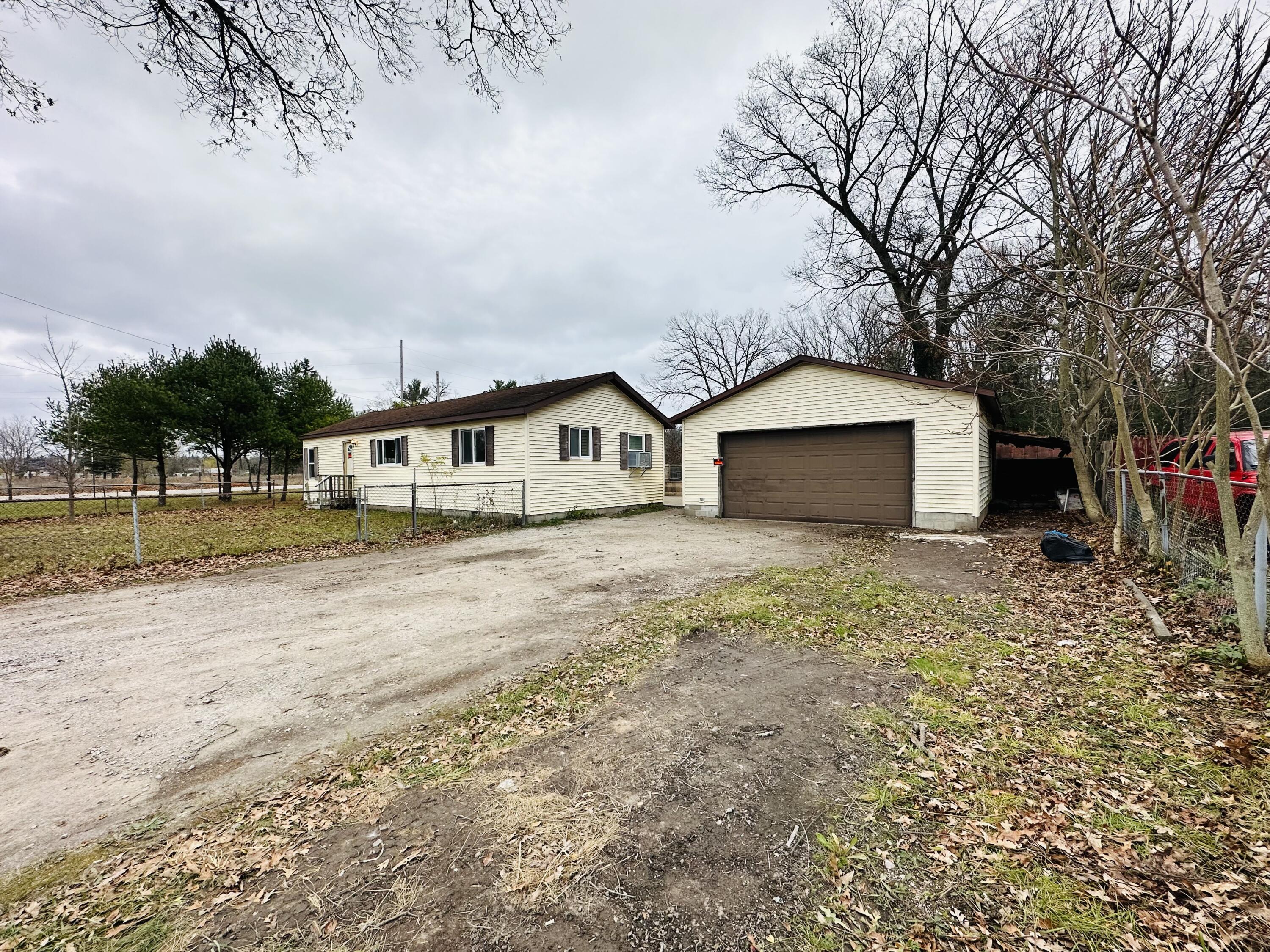 2836 Whitehall Road Muskegon, MI 49445 - Photo 4 of 43 1EAF9969-A352-4105-B7A8-A77BE1DE7977