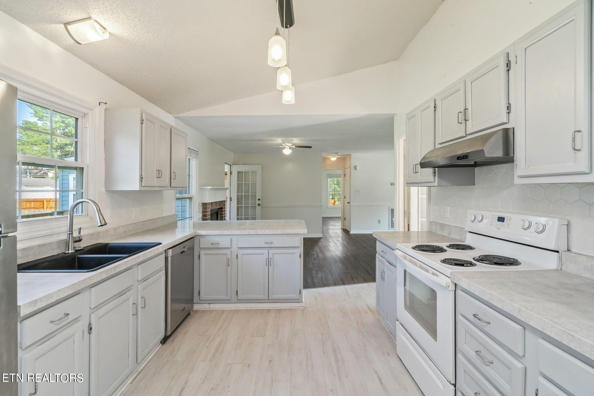 7644 Cedarcrest Road Knoxville, TN 37938 - Photo 10 of 39 19-web-or-mls-7644 Cedarcrest Road-31
