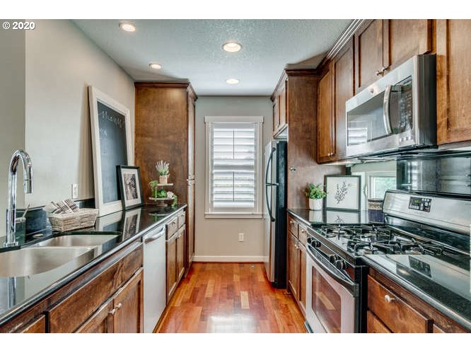 4542 Southwest View Point Terrace Portland, OR 97239 - Photo 11 of 32 Gallery Image 11