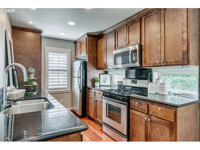 4542 Southwest View Point Terrace Portland, OR 97239 - Photo 12 of 32 Gallery Image 12