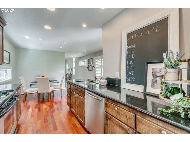 4542 Southwest View Point Terrace Portland, OR 97239 - Photo 13 of 32 Gallery Image 13