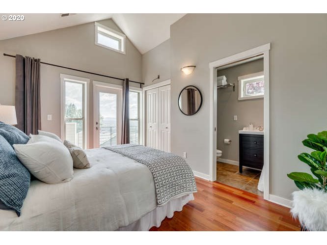 4542 Southwest View Point Terrace Portland, OR 97239 - Photo 15 of 32 Gallery Image 15