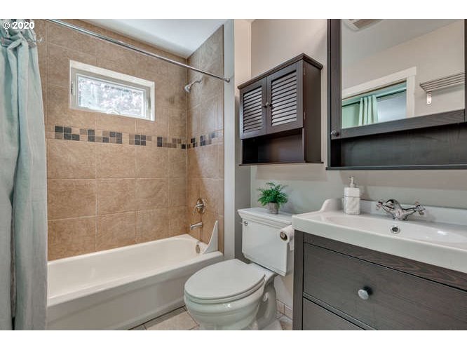 4542 Southwest View Point Terrace Portland, OR 97239 - Photo 16 of 32 Gallery Image 16