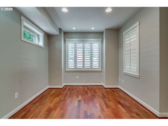 4542 Southwest View Point Terrace Portland, OR 97239 - Photo 18 of 32 Gallery Image 18