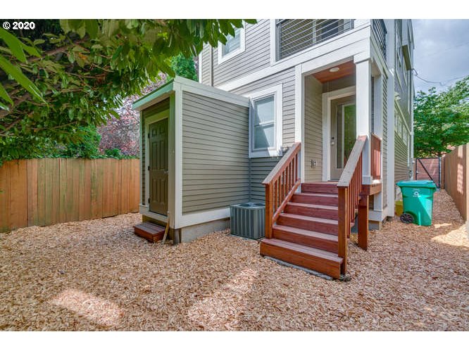 4542 Southwest View Point Terrace Portland, OR 97239 - Photo 24 of 32 Gallery Image 24