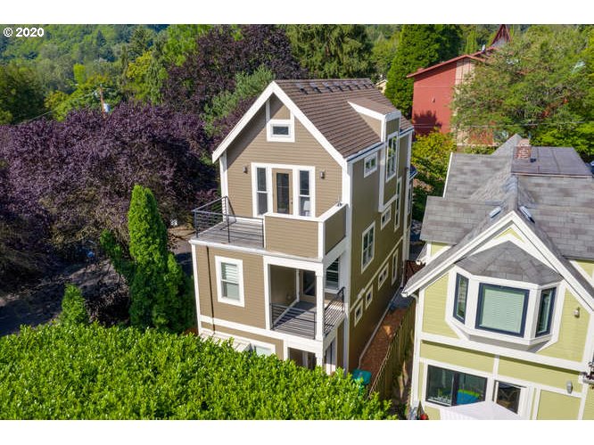 4542 Southwest View Point Terrace Portland, OR 97239 - Photo 26 of 32 Gallery Image 26