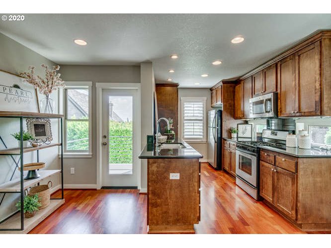 4542 Southwest View Point Terrace Portland, OR 97239 - Photo 8 of 32 Gallery Image 8