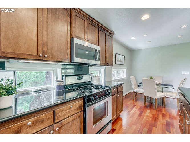 4542 Southwest View Point Terrace Portland, OR 97239 - Photo 10 of 32 Gallery Image 10