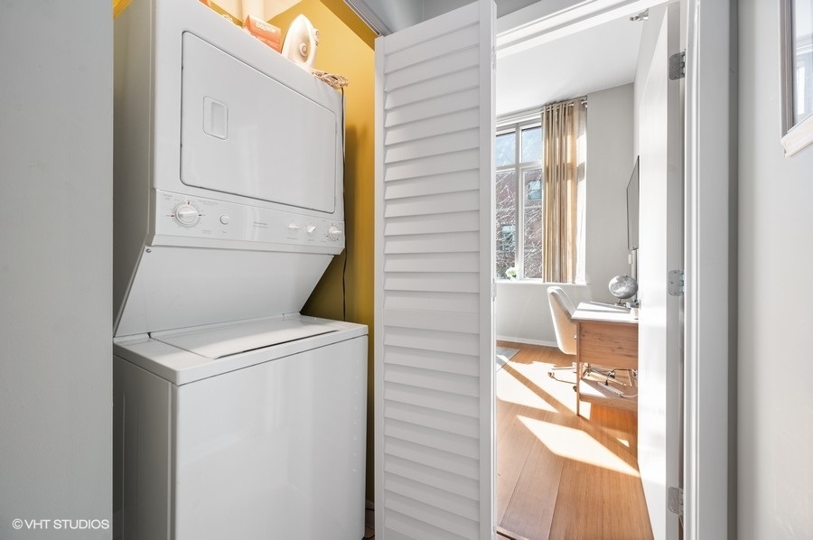 123 South Green Street, Unit 201B Chicago, IL 60607 - Photo 15 of 19 a utility room with dryer and washer