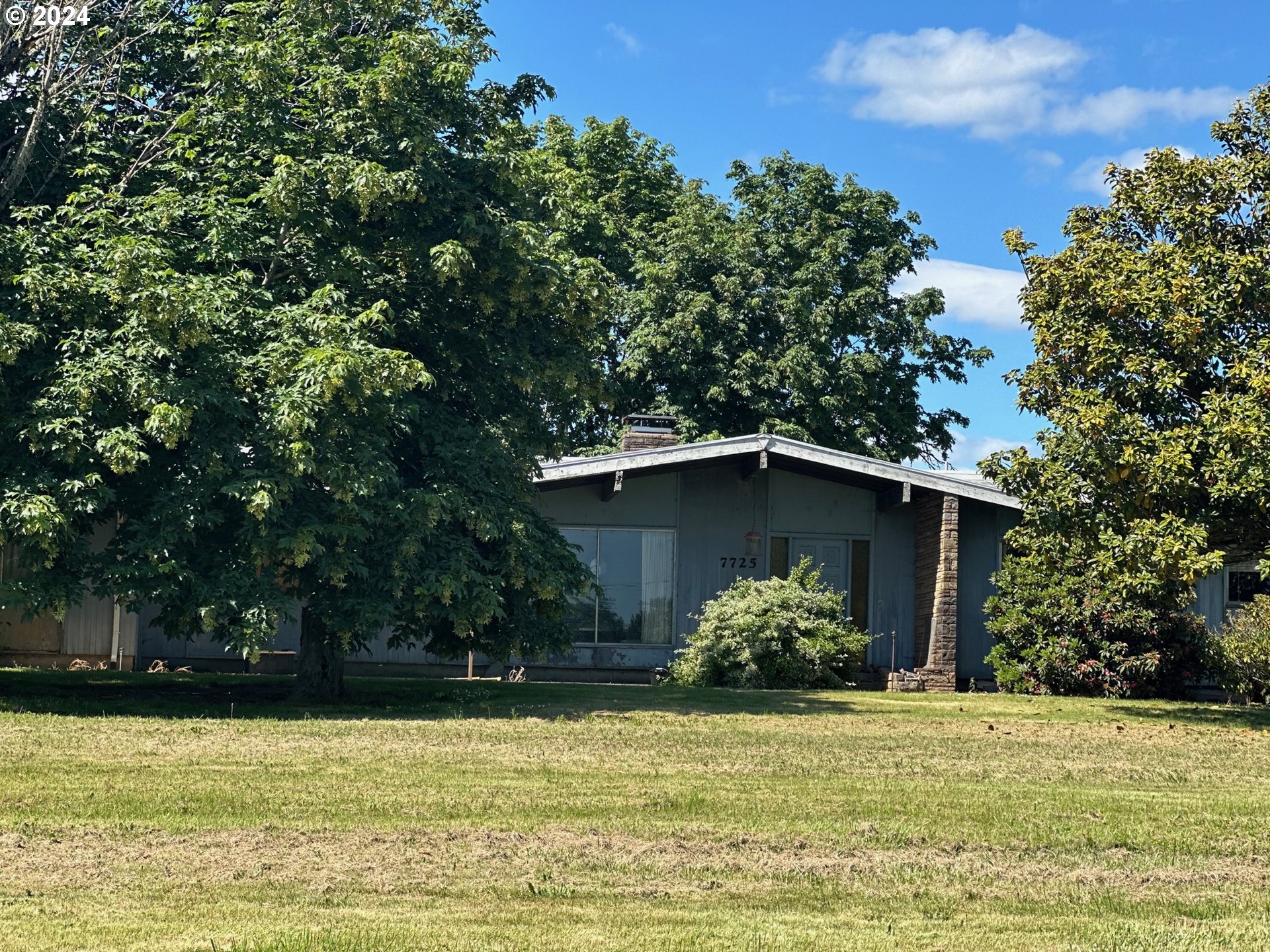 7725 Crowley Road Rickreall, OR 97371 - Photo 5 of 18 a white house with a large pool