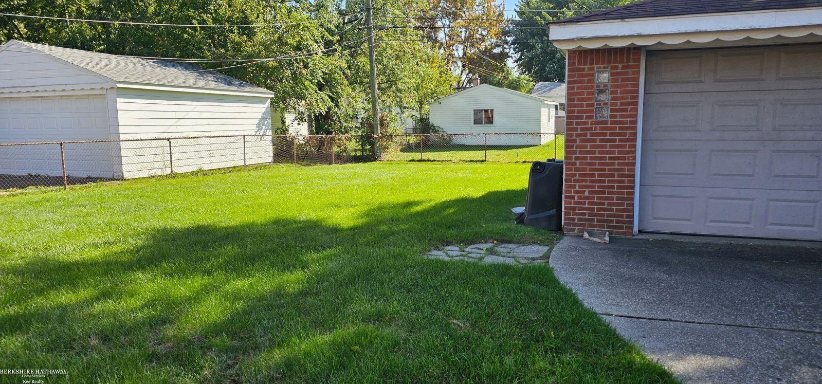 11652 Frazho Road Warren, MI 48089 - Photo 4 of 17
