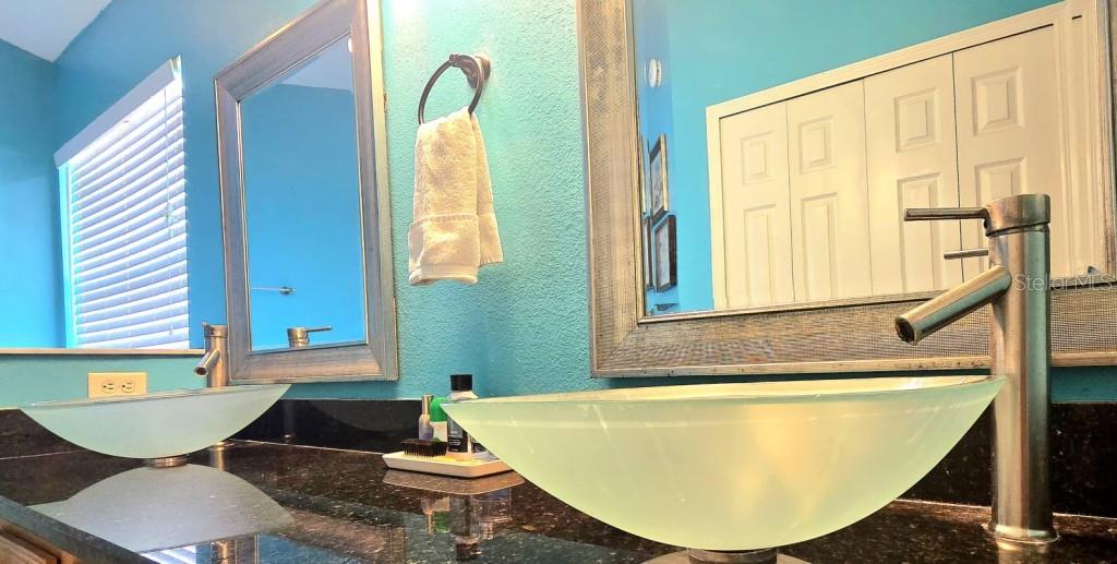 13541 Tetherline Trail Orlando, FL 32837 - Photo 19 of 39 a blue and white bath tub sitting in a bathroom next to a window