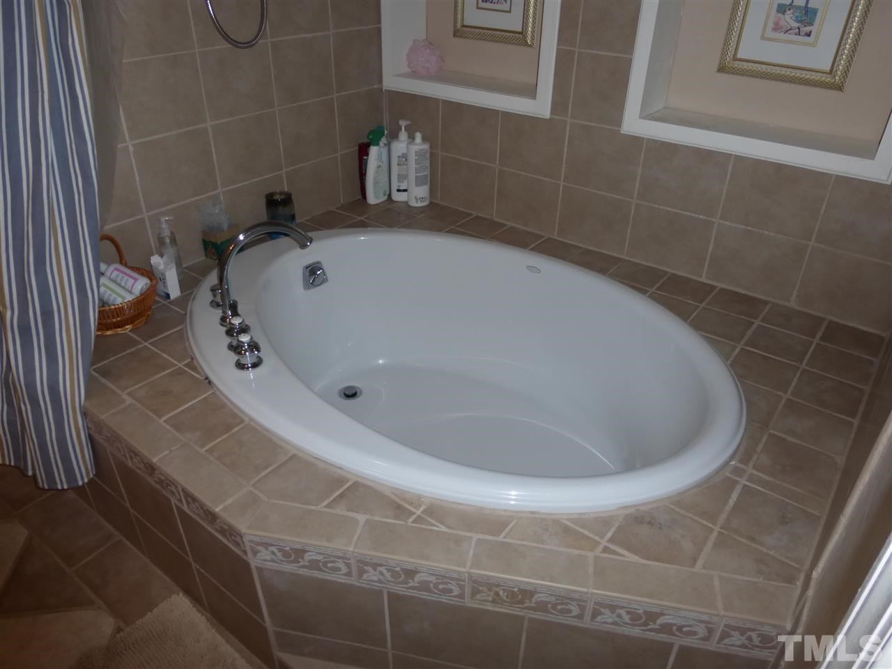 6846 Gloucester Road Raleigh, NC 27612 - Photo 14 of 18 a bathroom with a bathtub
