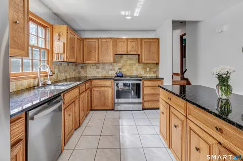 $889,000 | 16 Mountain Road, Wilton, CT 06897