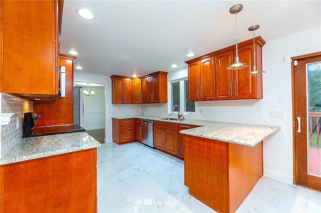 14505 Southeast 178th Place Renton, WA 98058 - Photo 4 of 25 Gallery Image 4