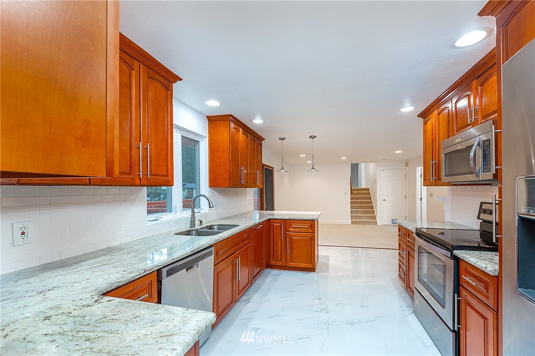 14505 Southeast 178th Place Renton, WA 98058 - Photo 5 of 25 Gallery Image 5
