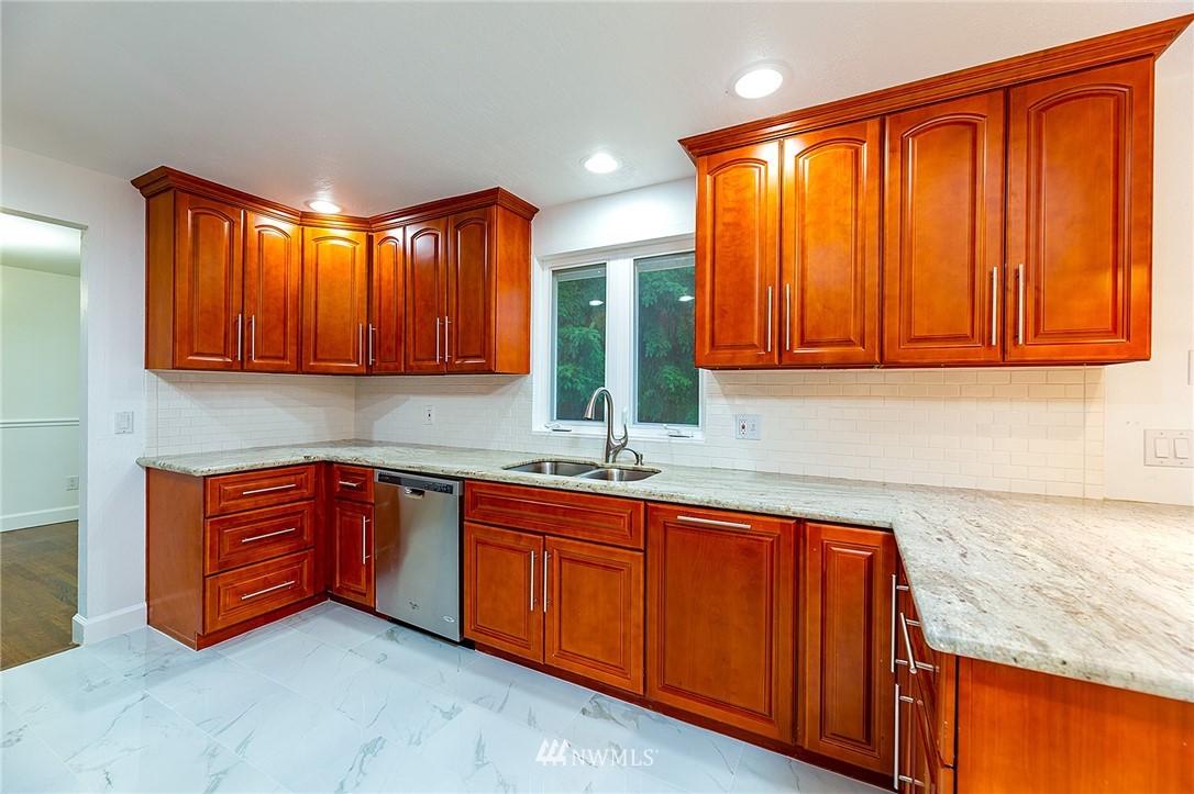 14505 Southeast 178th Place Renton, WA 98058 - Photo 6 of 25 Gallery Image 6
