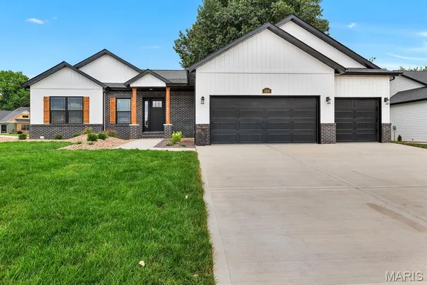 $547,500 | 1501 Guilford Place, Troy, IL 62294