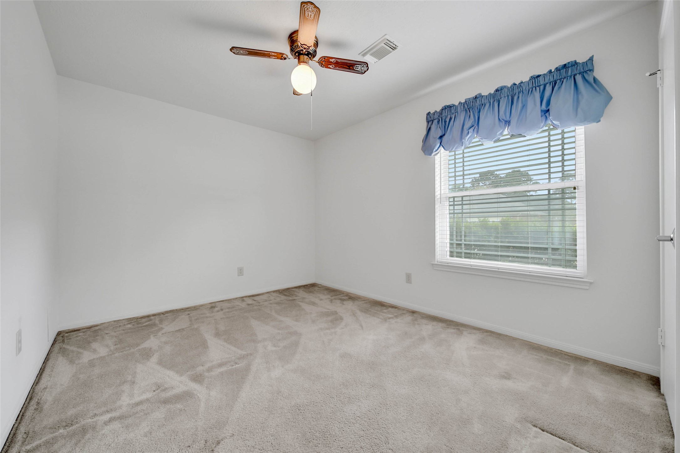 5010 Cupids Bower Court Spring, TX 77388 - Photo 21 of 40 an empty room with chandelier fan and windows