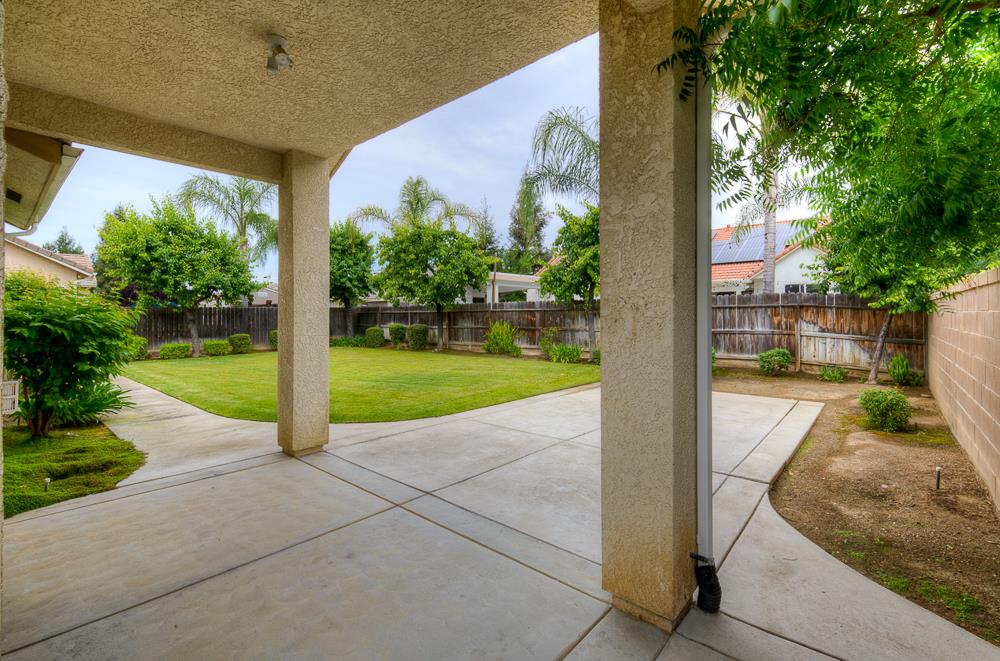 3235 Rall Avenue Clovis, CA 93619 - Photo 28 of 33 a view of a porch with a yard