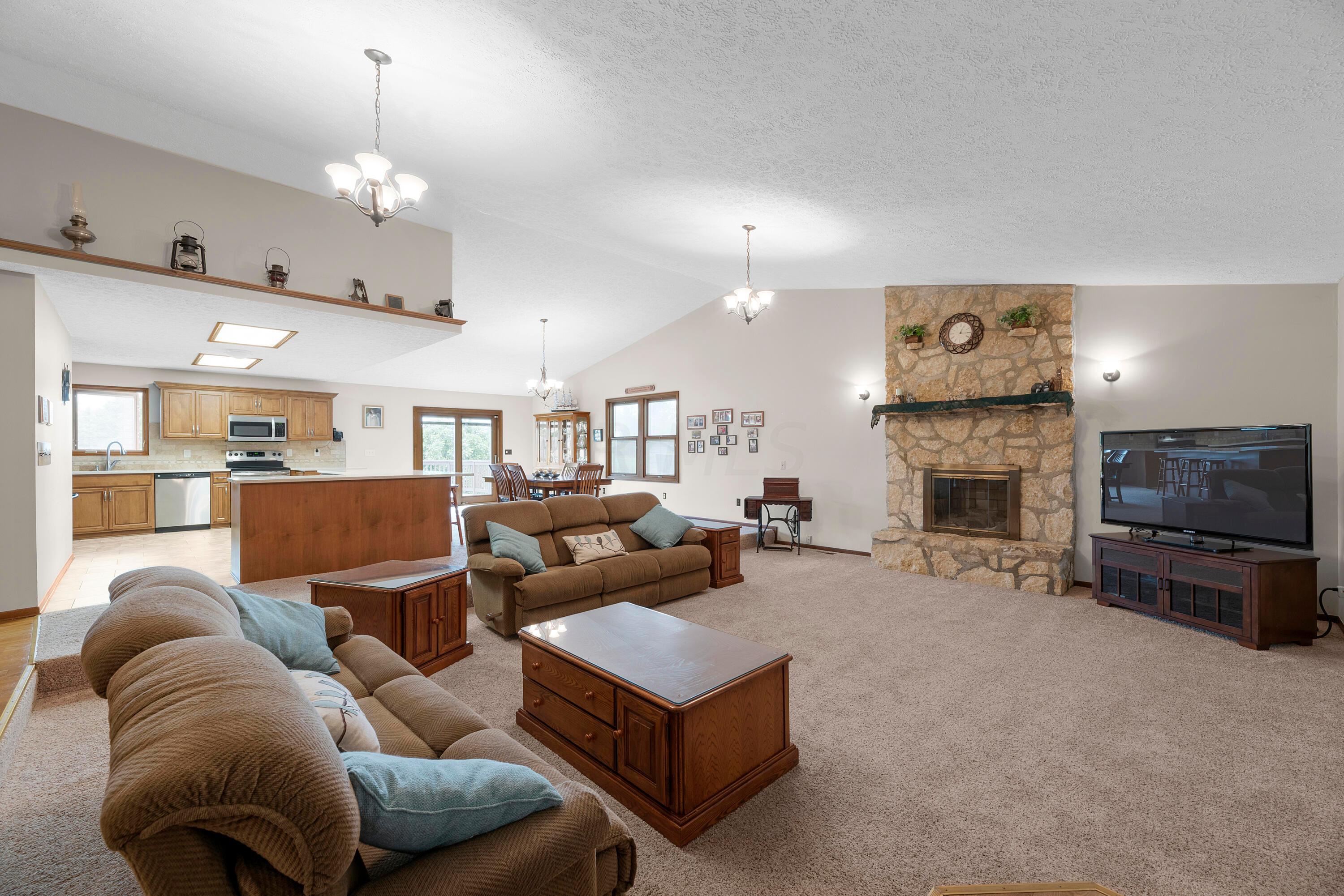 1501 Zuber Road Grove City, OH 43123 - Photo 9 of 51 MAR_5751